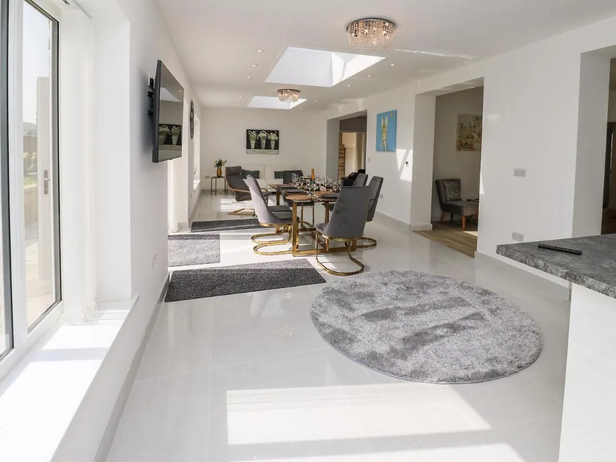 Copper Coin Villa Barnsley Holiday home